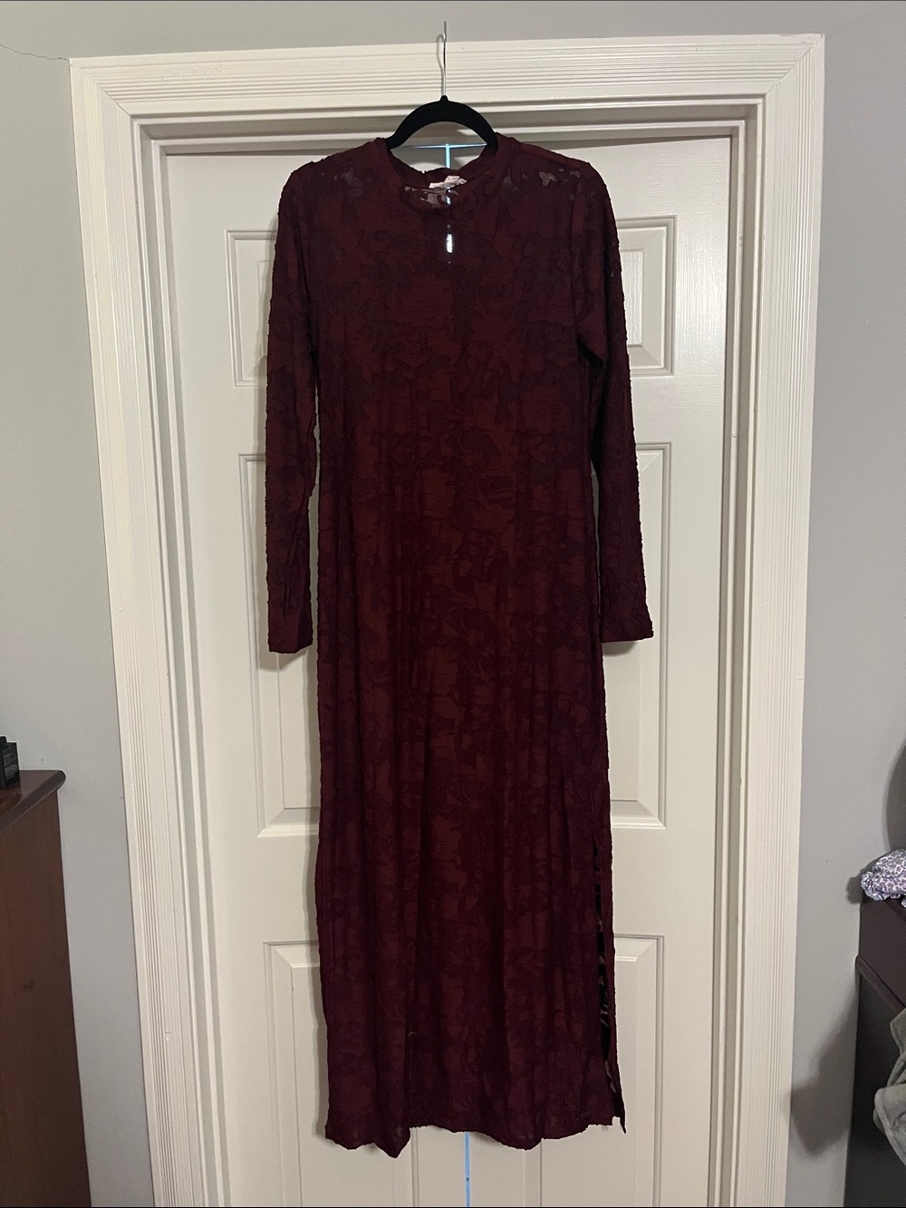 Splendid Burgundy Long-Sleeve Lace Maxi Dress